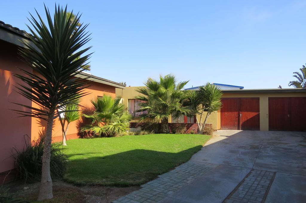 Beach Walk House And Cottage - Self Catering Swakopmund Exterior photo